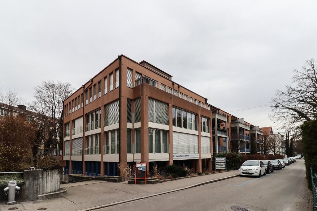 120m² office