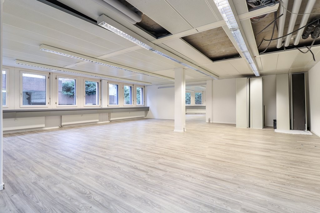120m² office