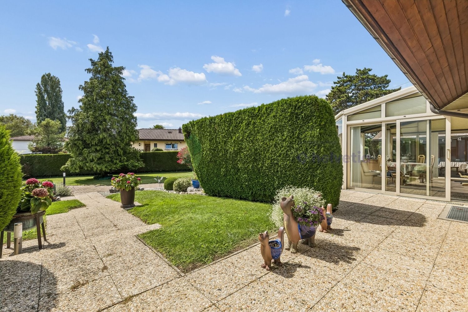 5 rooms villa