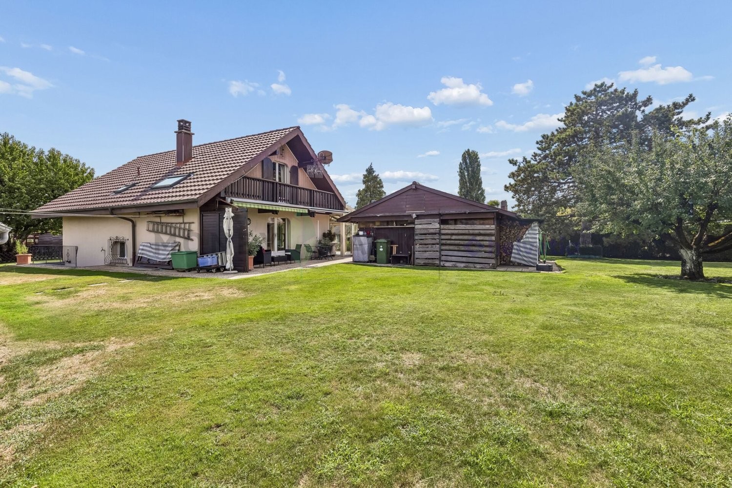 5 rooms villa