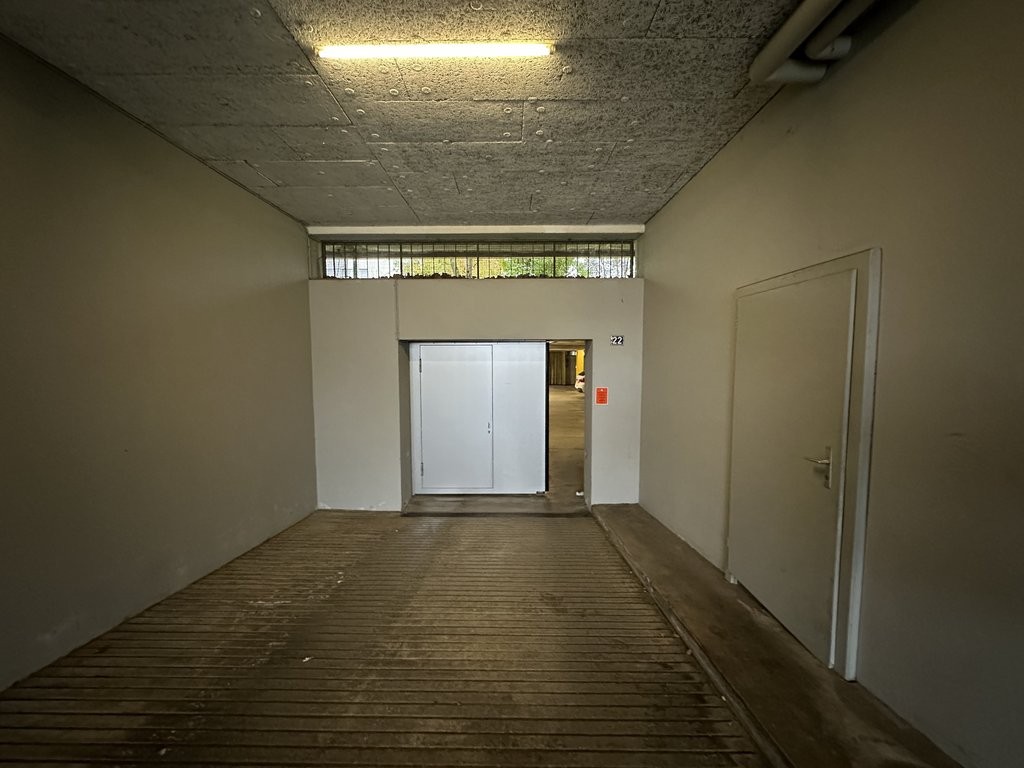 Covered bike parking, Foto 1 von 4