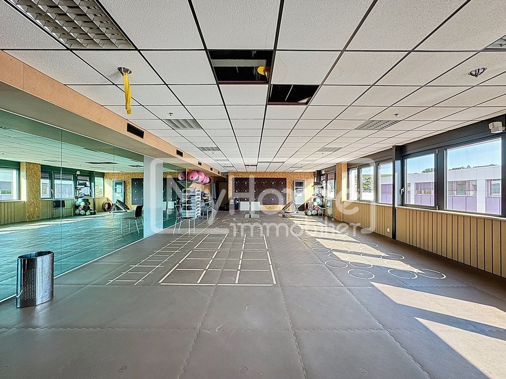 967m² shop