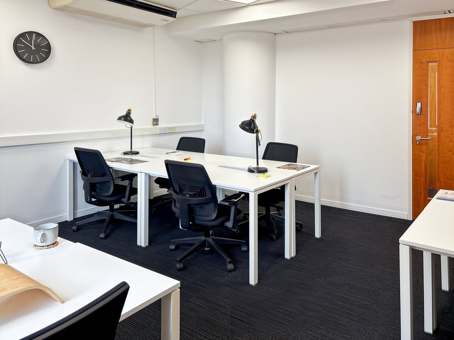 220m² office