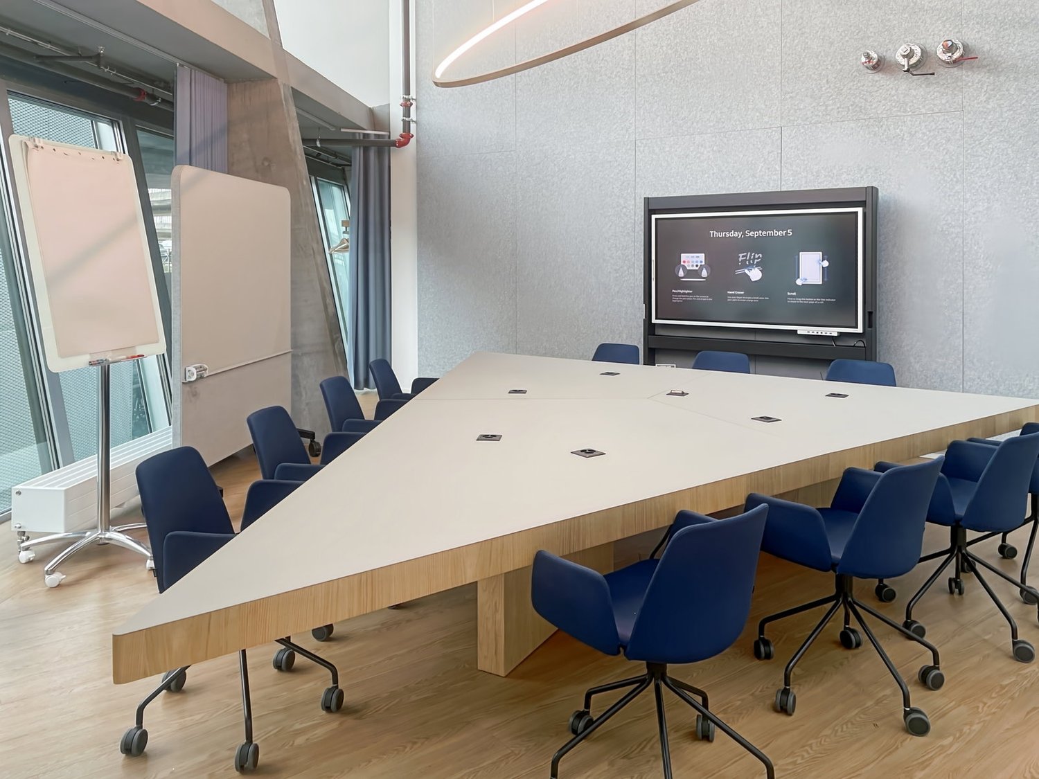 220m² office