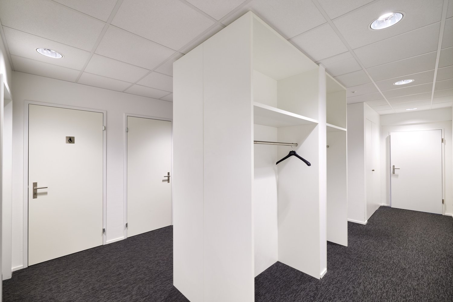 300m² office