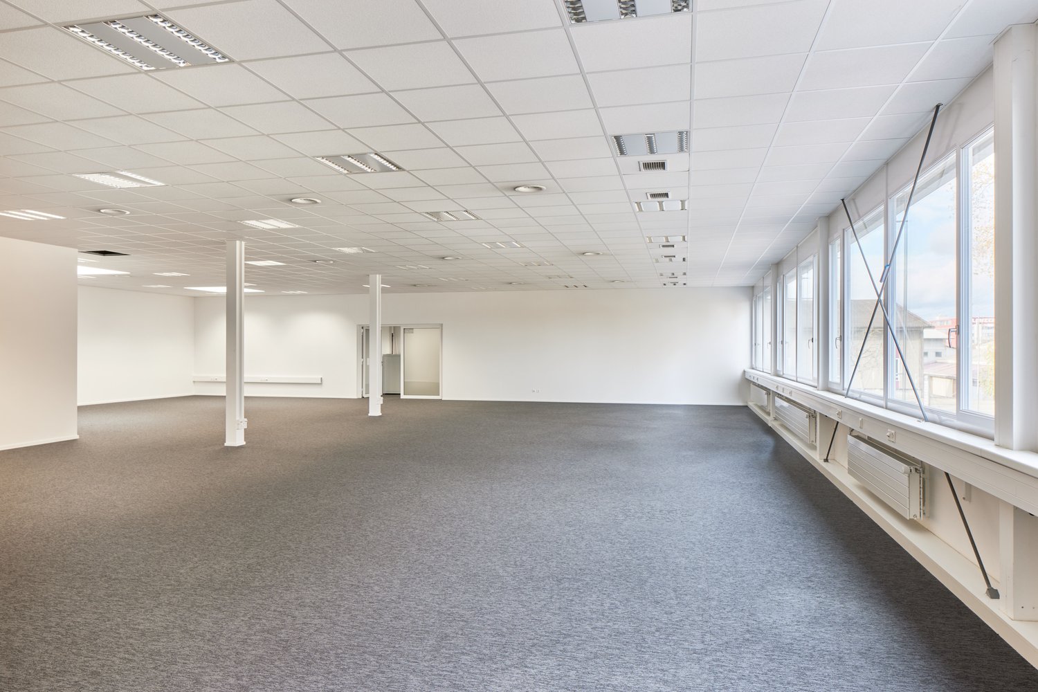 300m² office