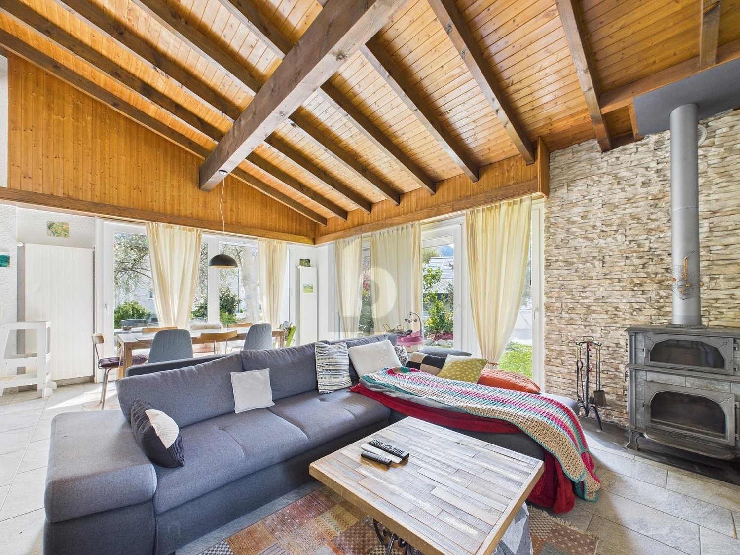 9 Zimmer Einfamilienhaus, Foto 1 von 4