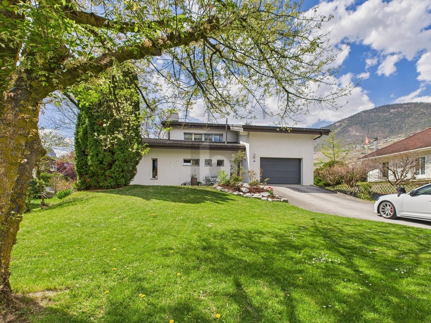 9 Zimmer Einfamilienhaus, Foto 2 von 4