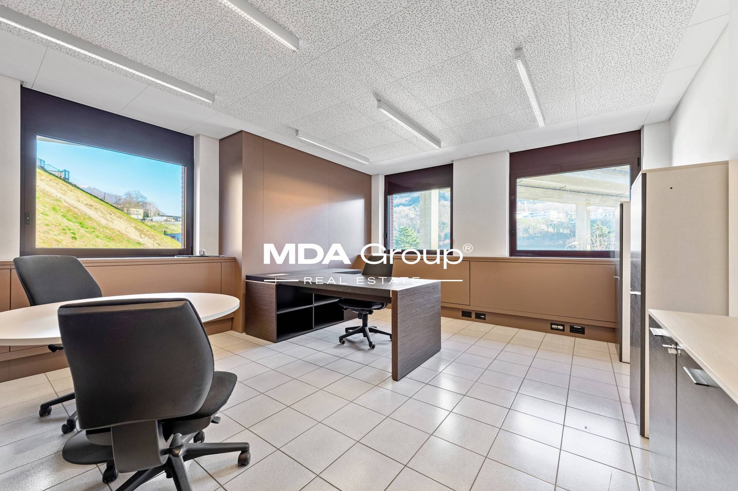 332m² Büro, Foto 2 von 10