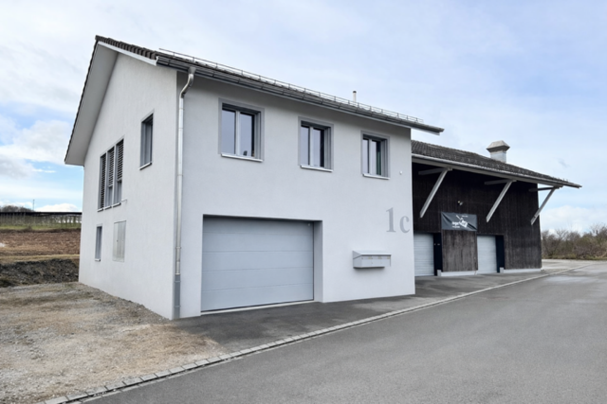 74m² office