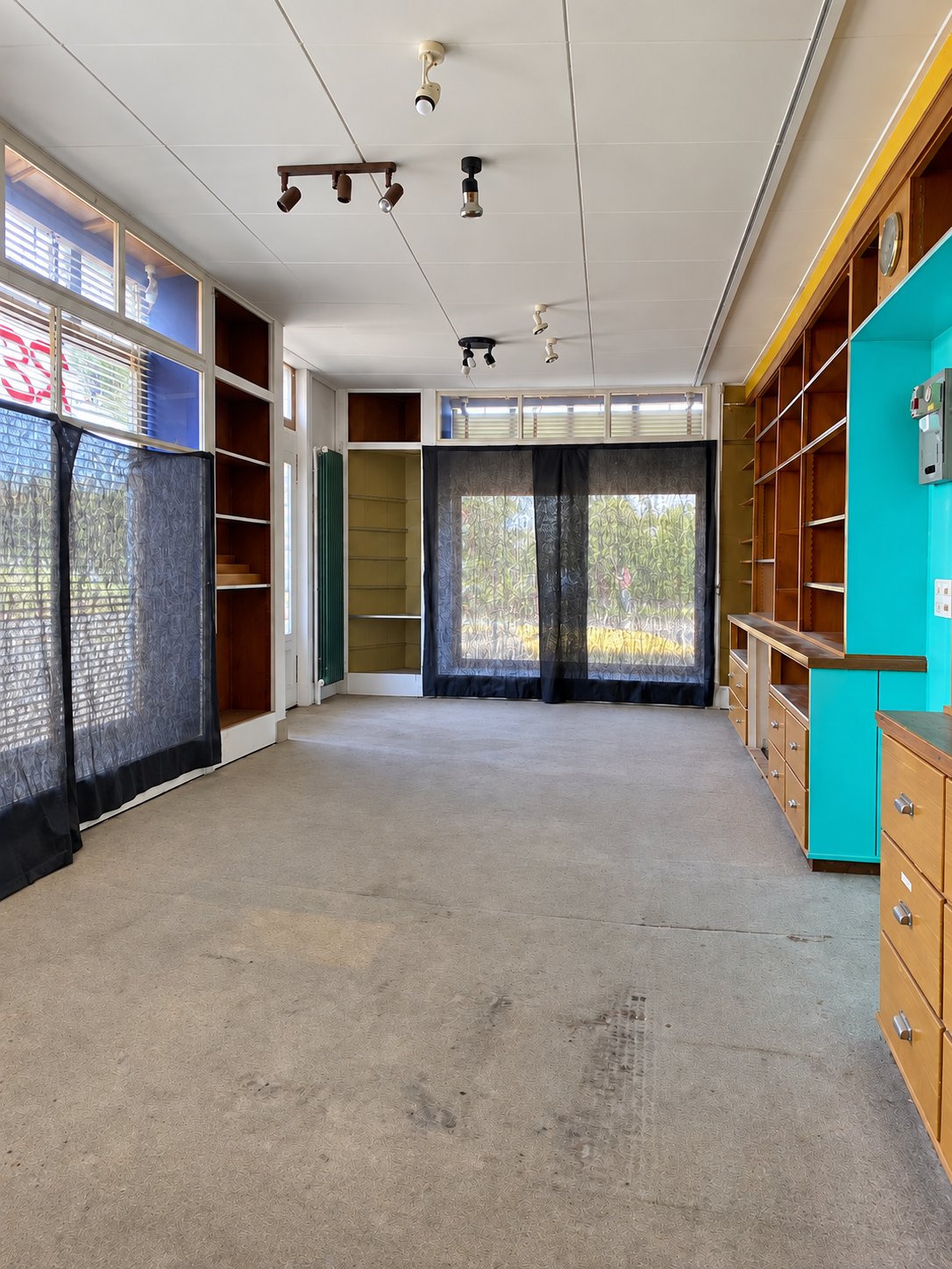80m² shop