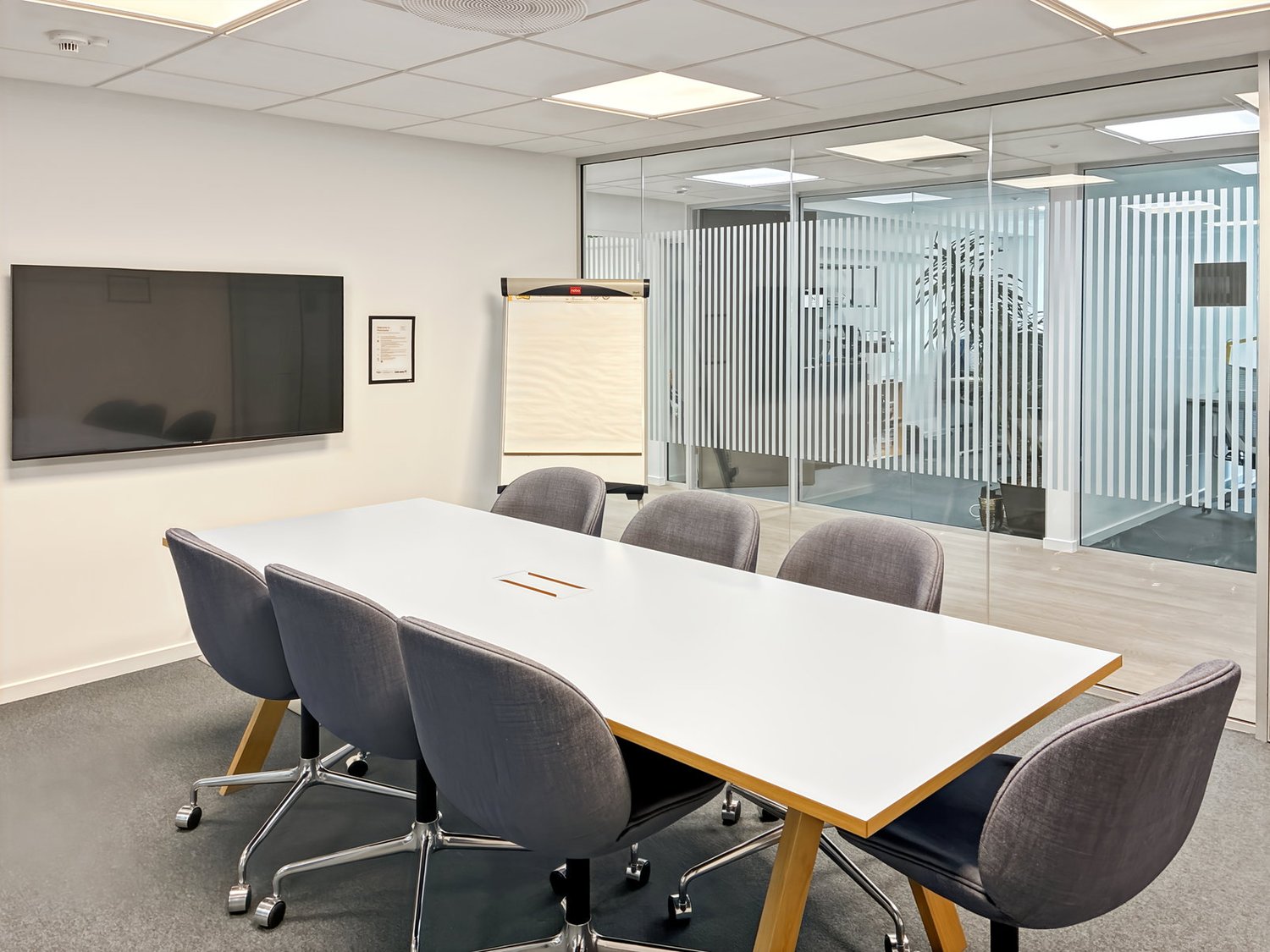 225m² office