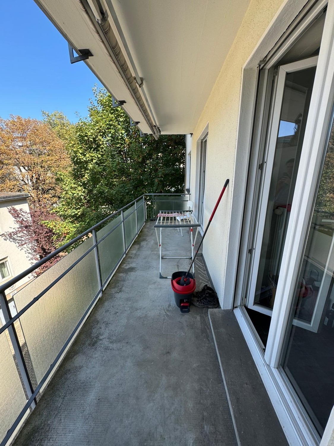 Zimmer in einer Wohngemeinschaft
Suchen Sie einen neuen Ort, den Sie Ihr Zuhause nennen können? :)
Ich vermiete ein voll möbliertes Zimmer in einer sehr hellen und grossen Wohnung in der Leimenstrasse, 300m von den Tramhaltestellen Universität, Musik Akademie und Holbeinstrasse entfernt. Der B, Foto 6 von 6