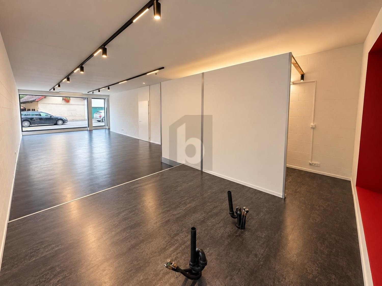 53m² shop