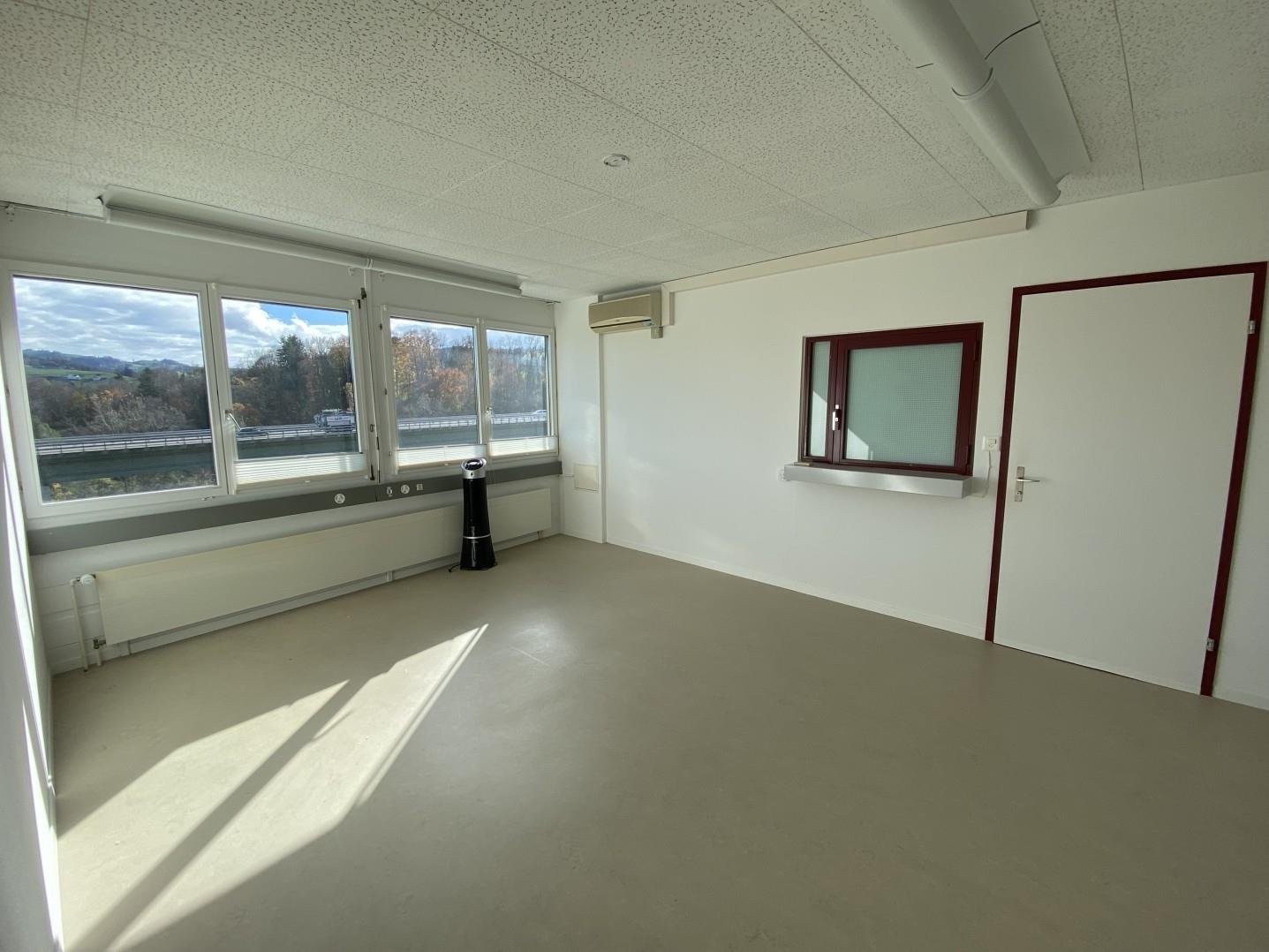 Commercial, Foto 4 von 4
