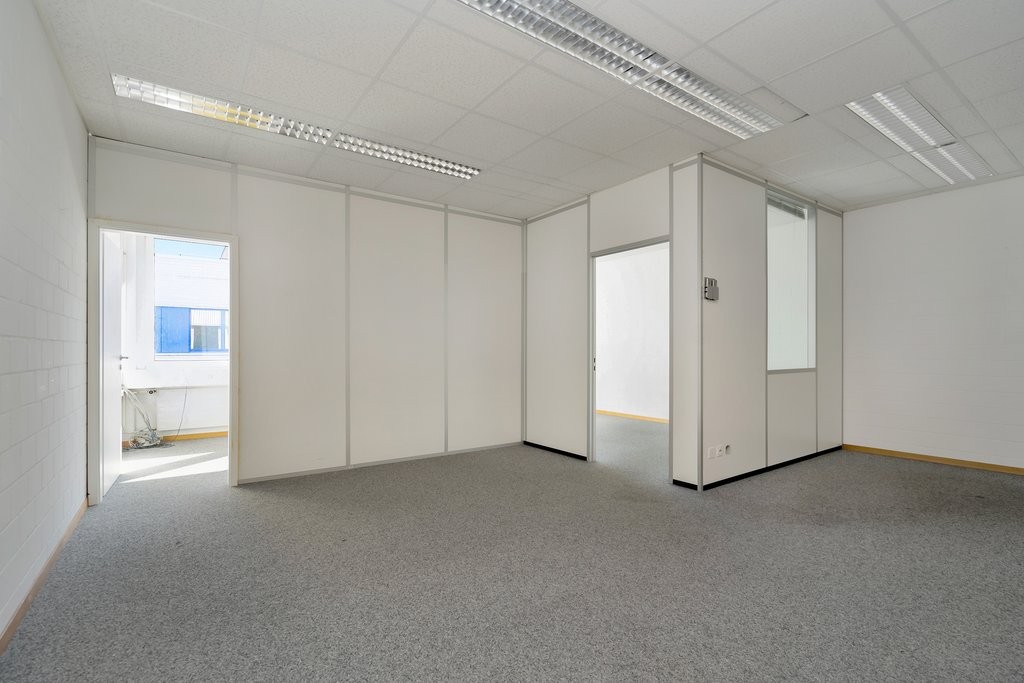 120m² office
