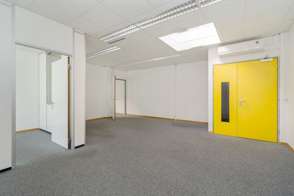 120m² office