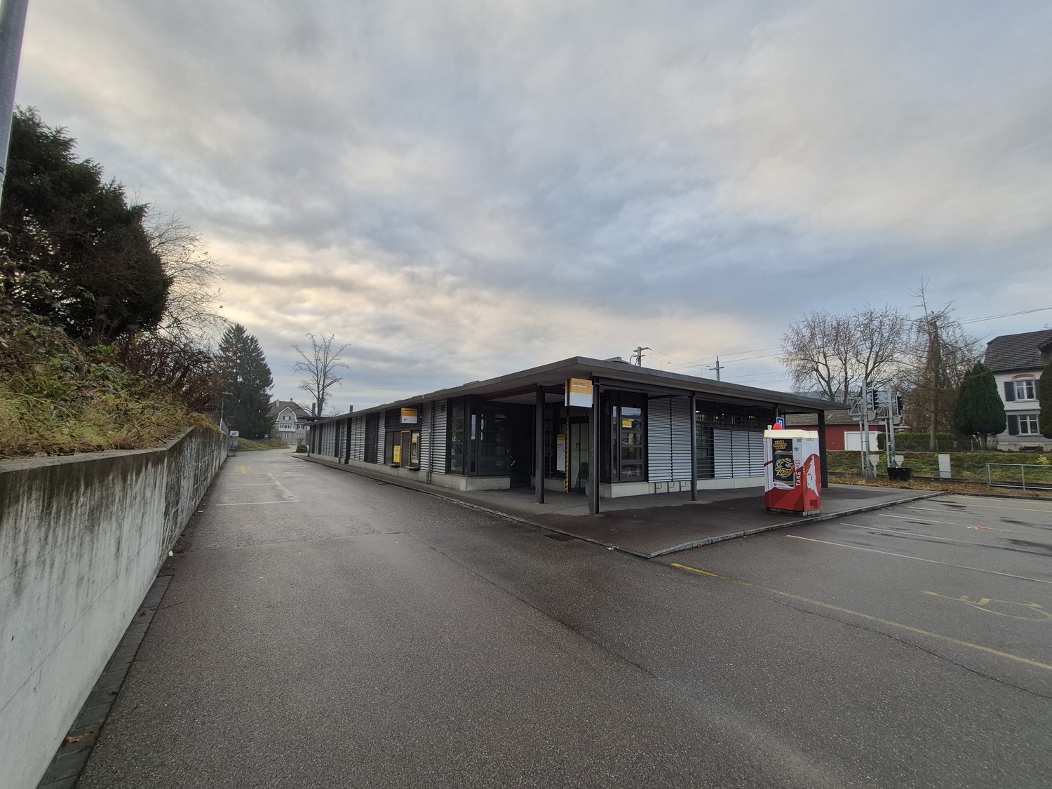 390m² shop