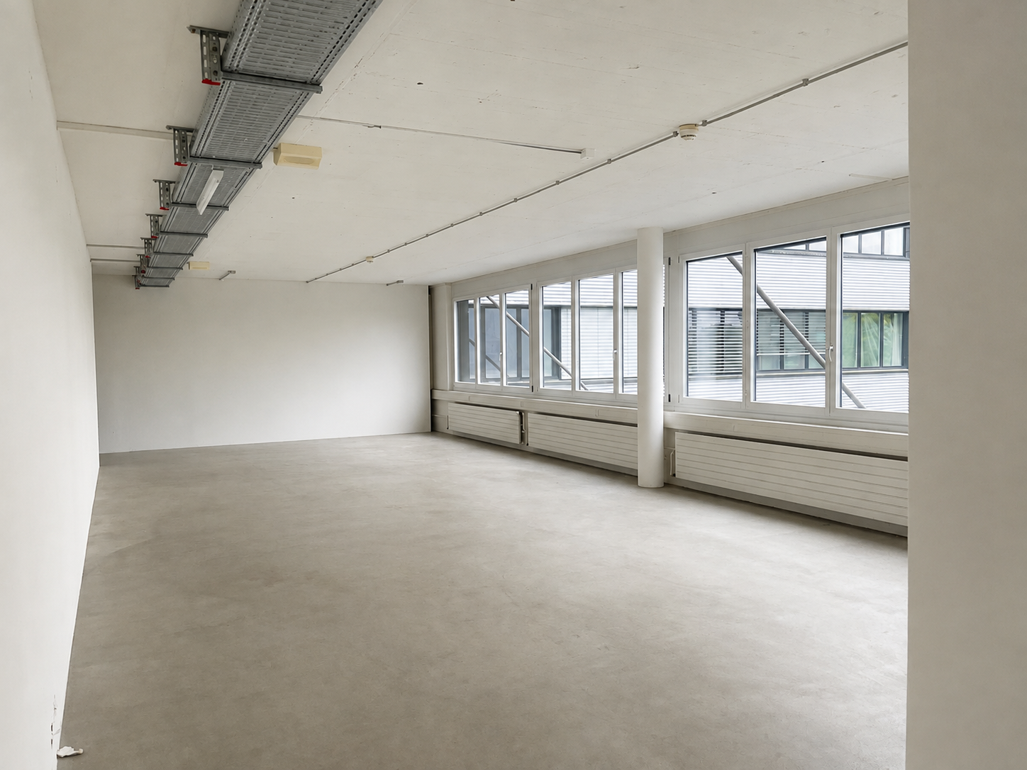 304m² commercial