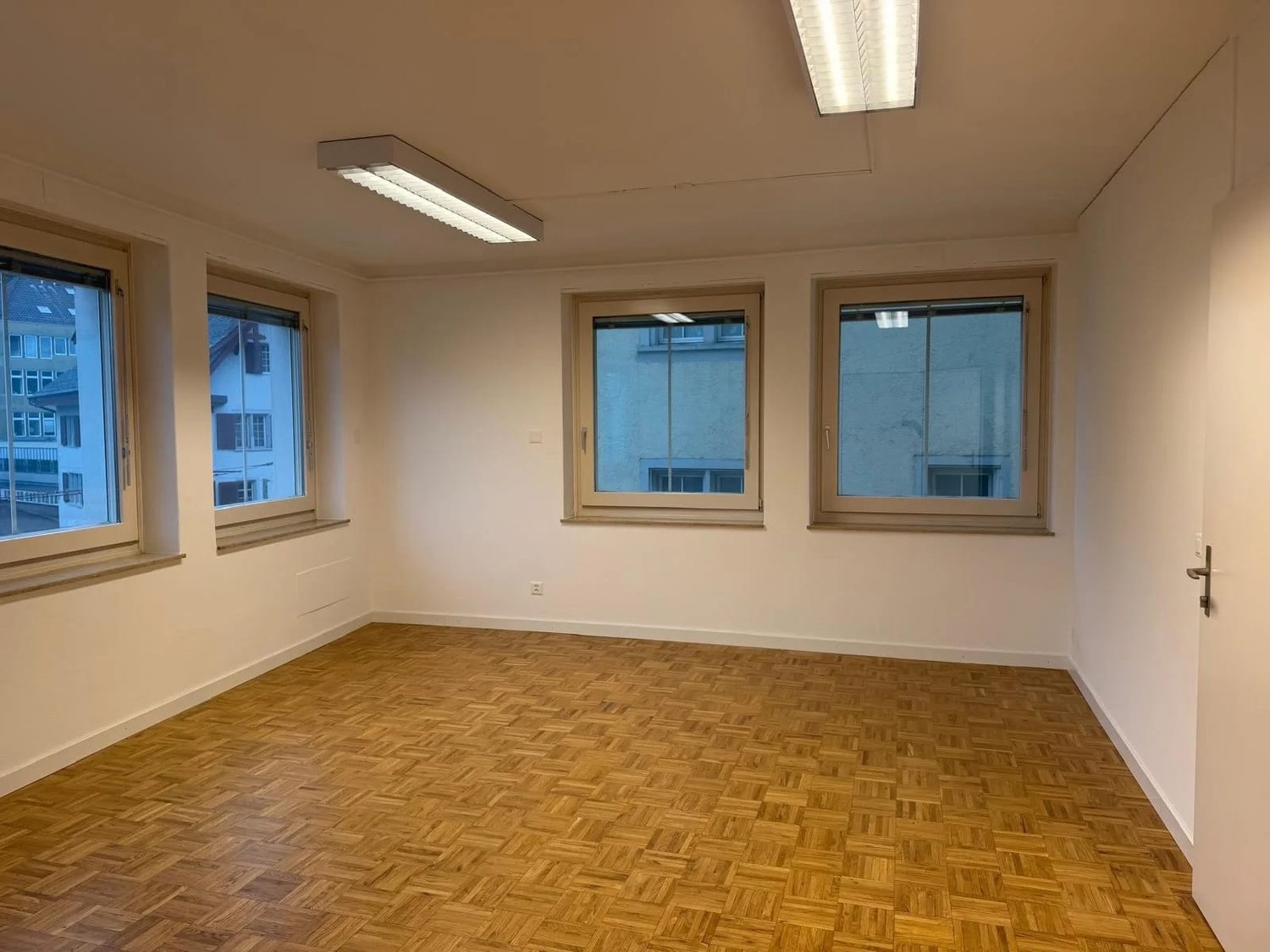 170m² office