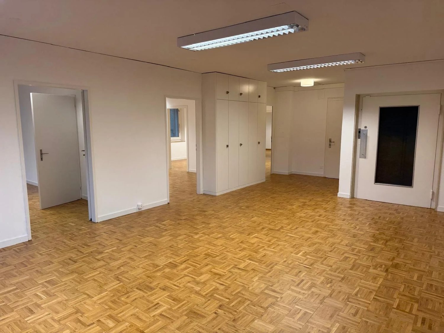 170m² office