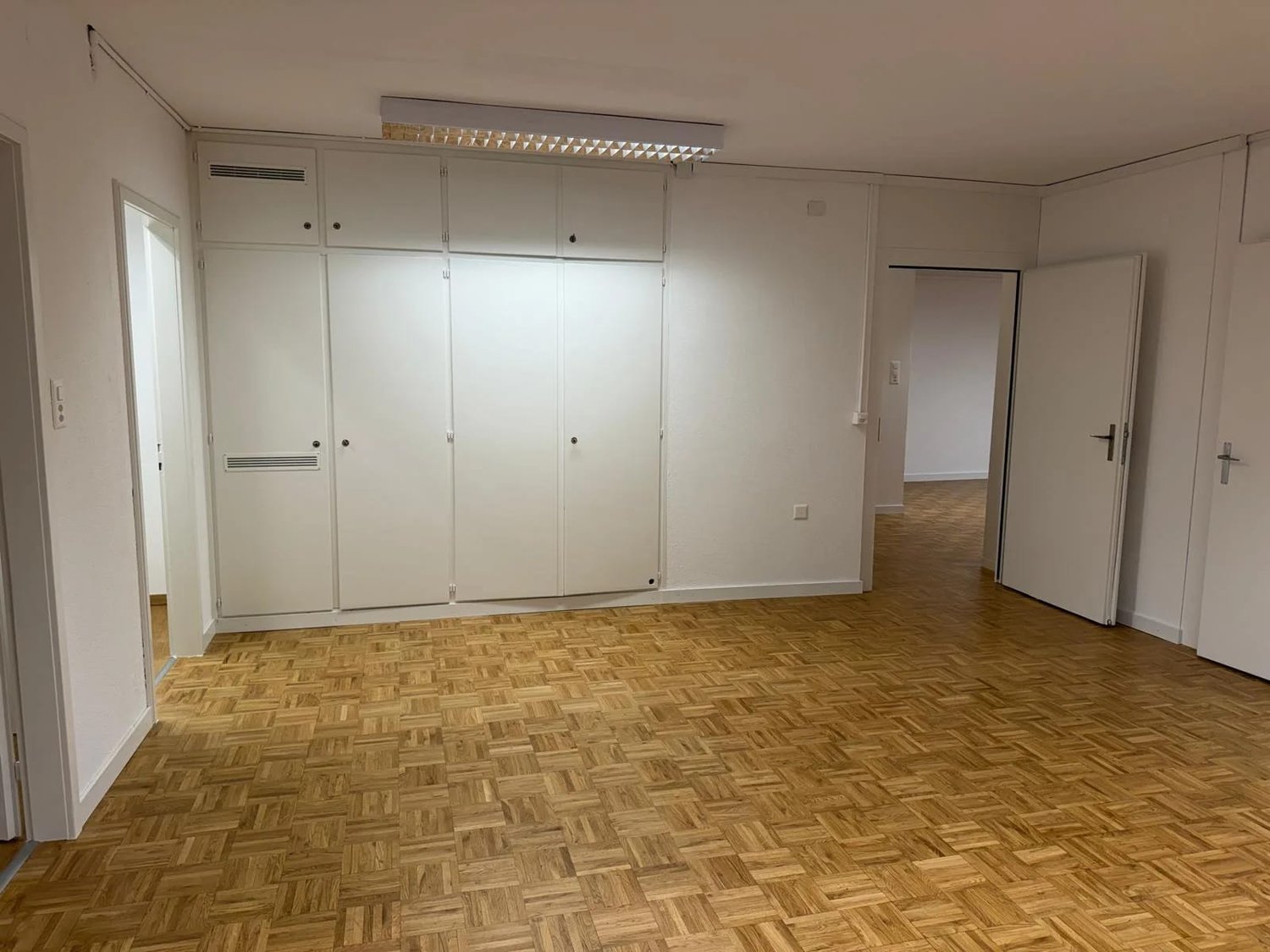 170m² office