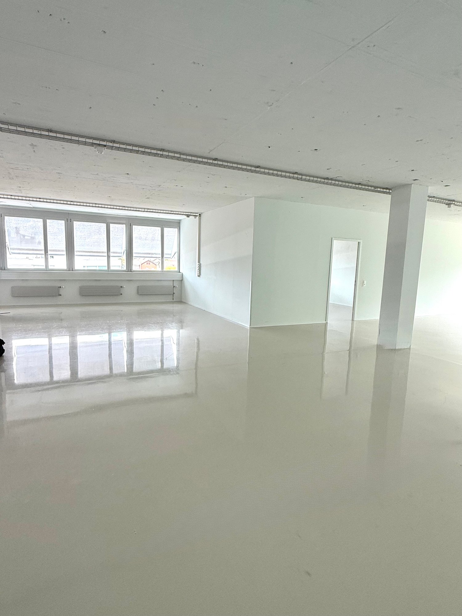 290m² storage room