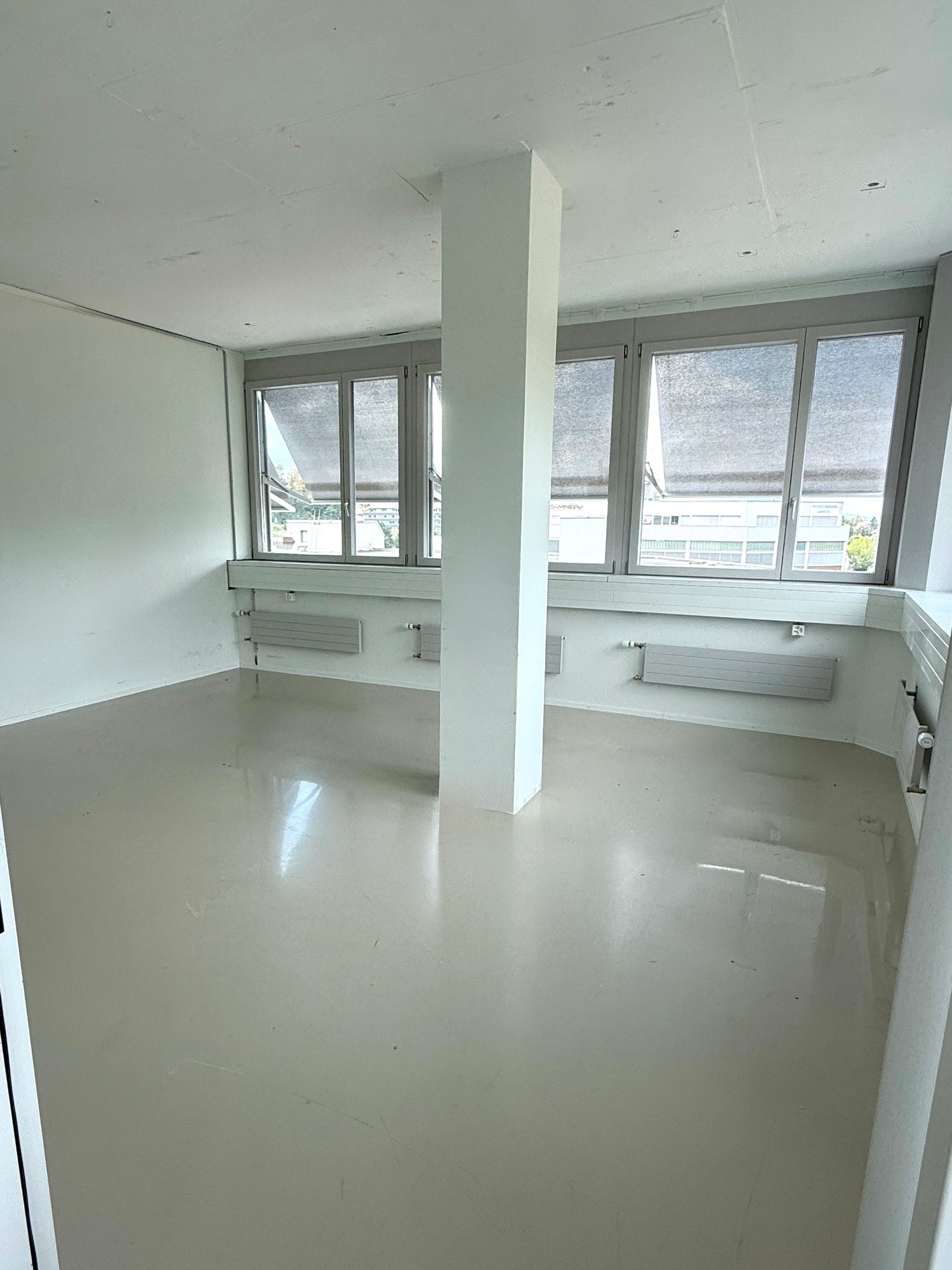 290m² storage room