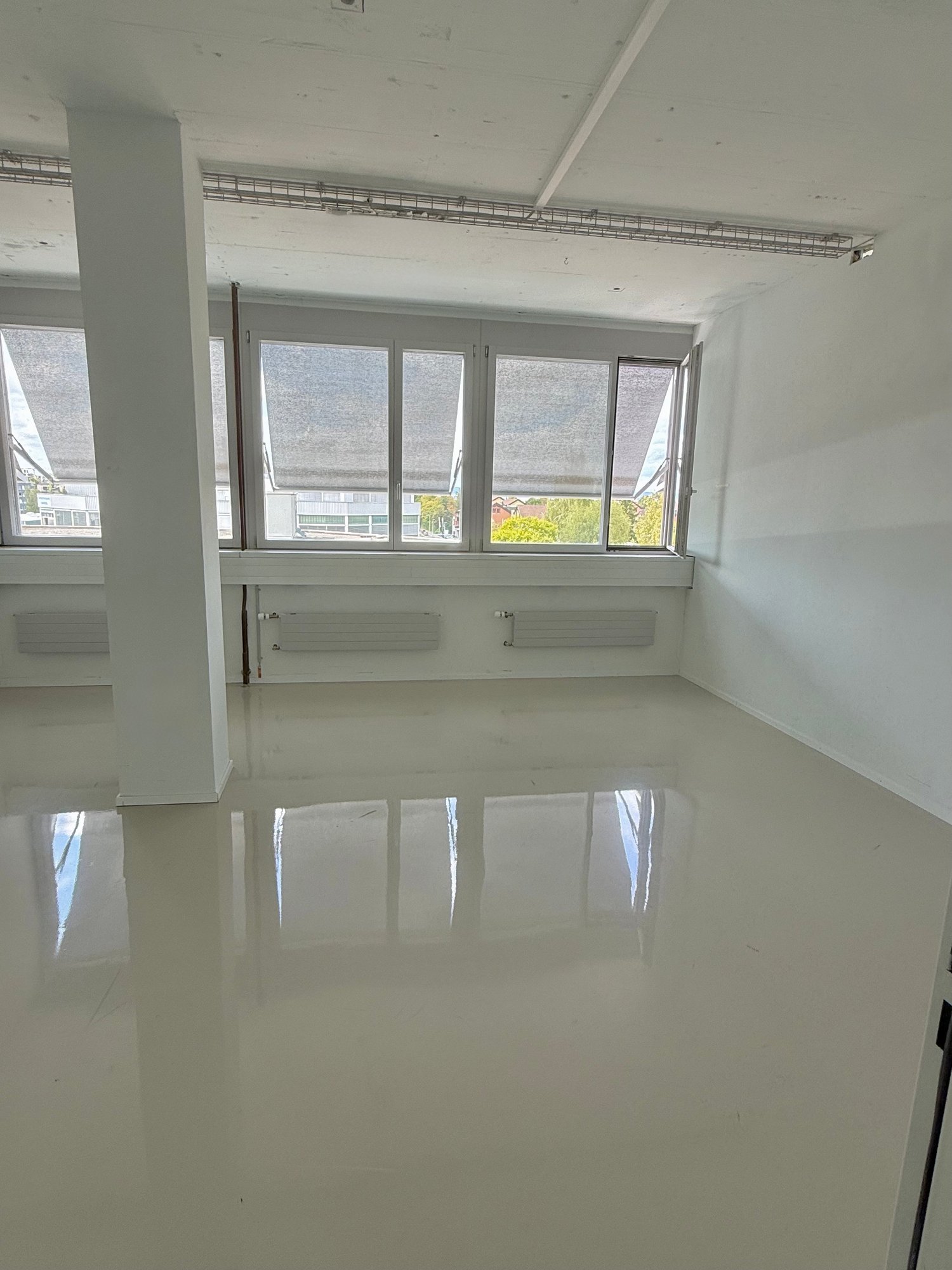 290m² storage room
