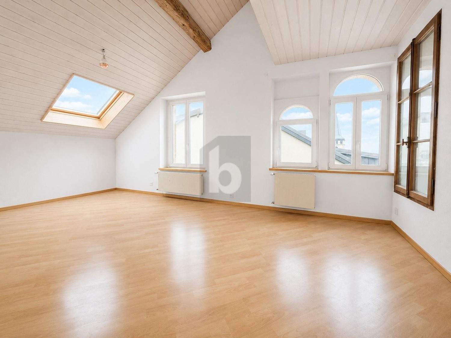 5 rooms apartment