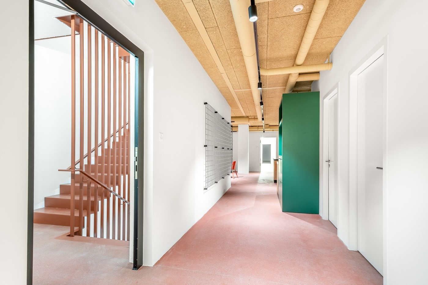 98m² commercial