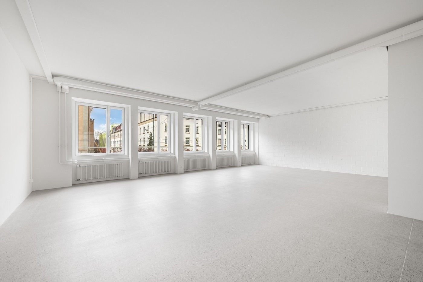 98m² commercial