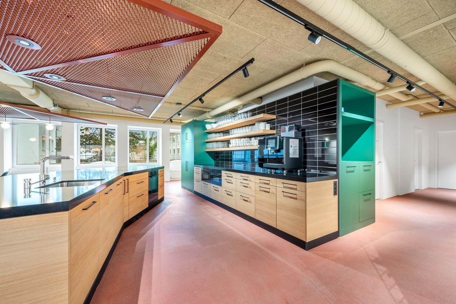 98m² commercial