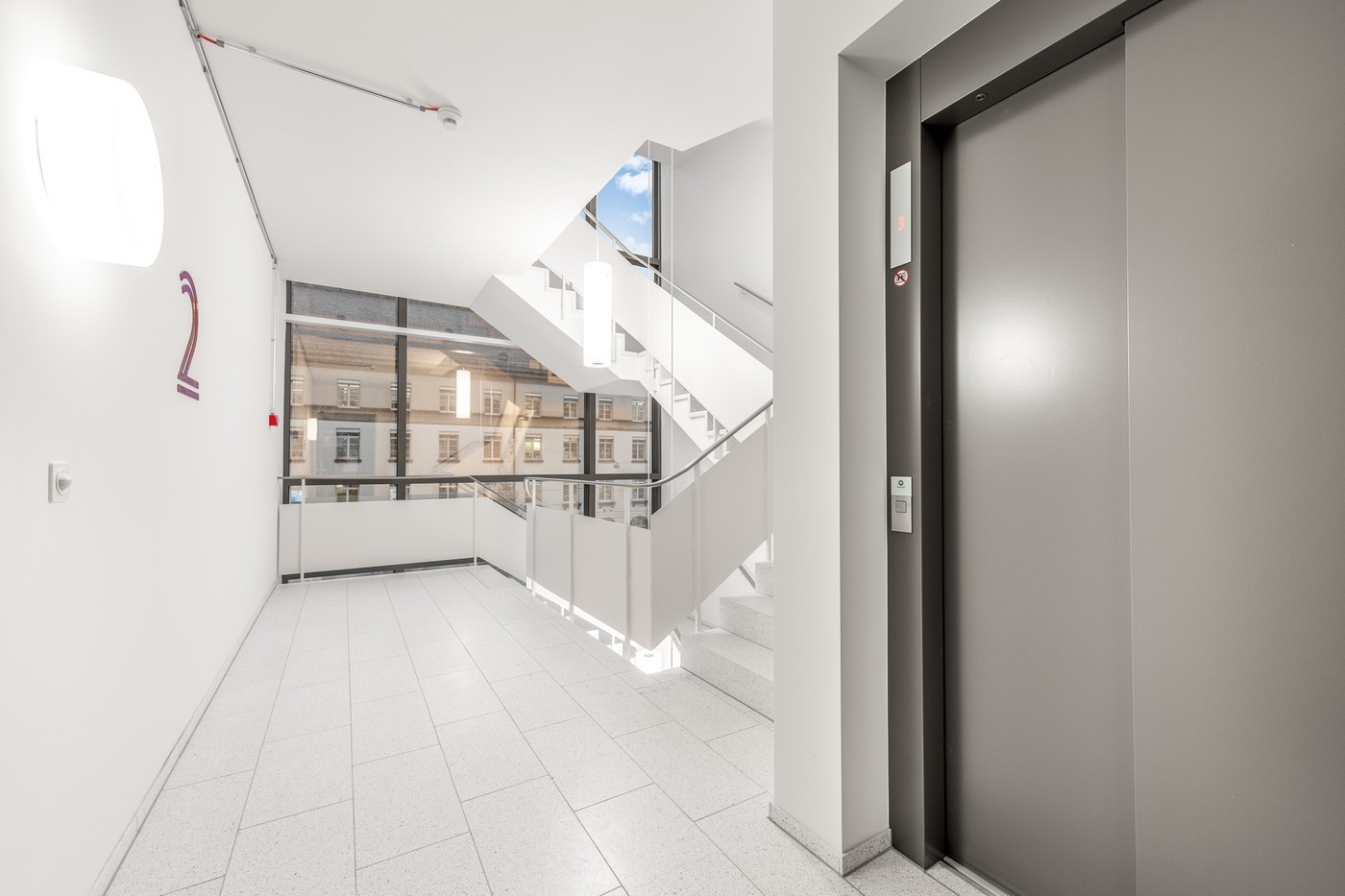 98m² commercial