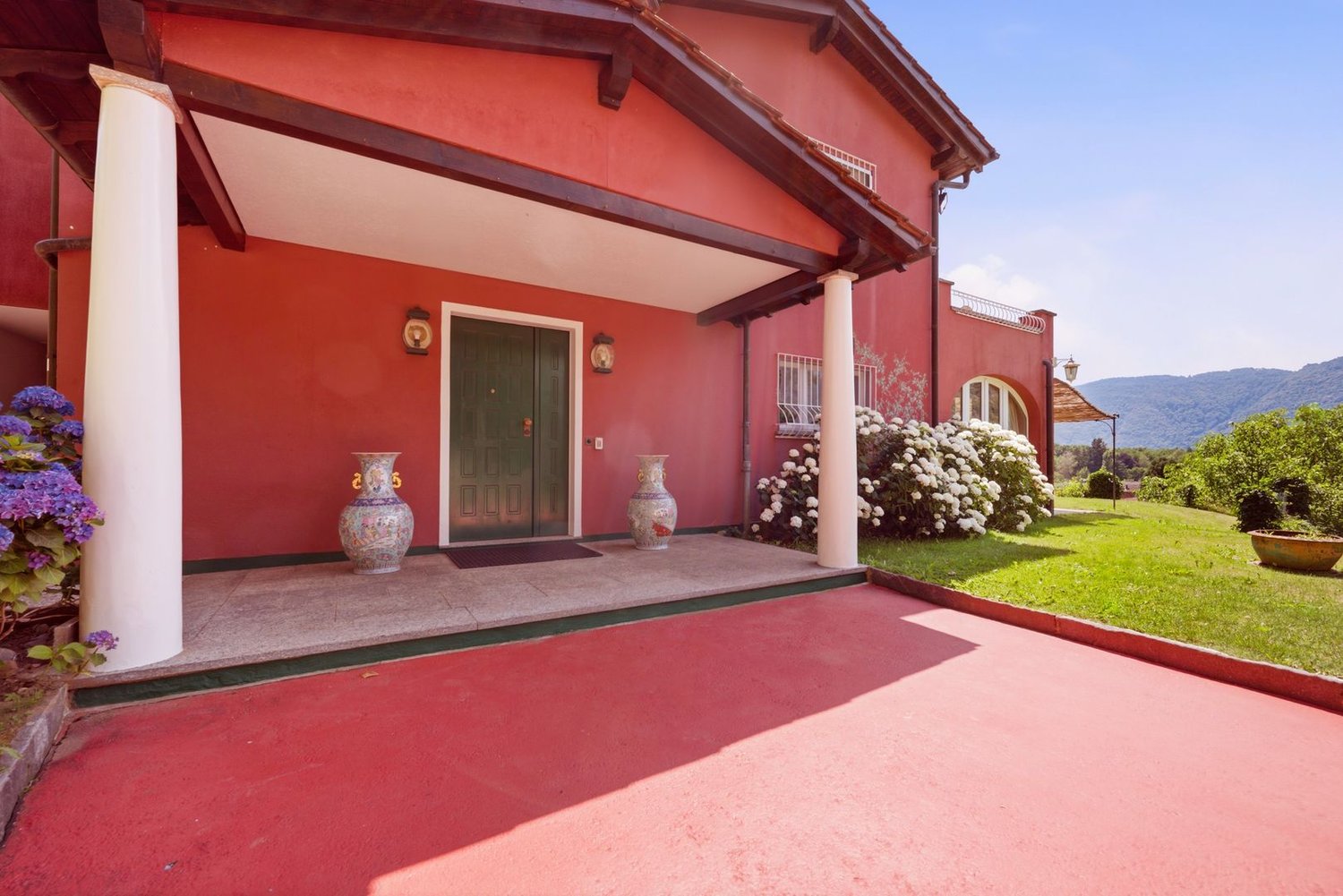 8 rooms villa
