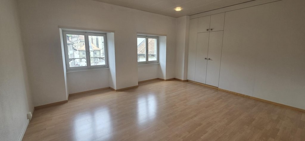 100m² office