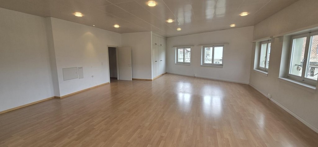 100m² office