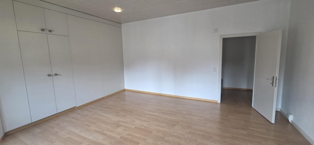 100m² office