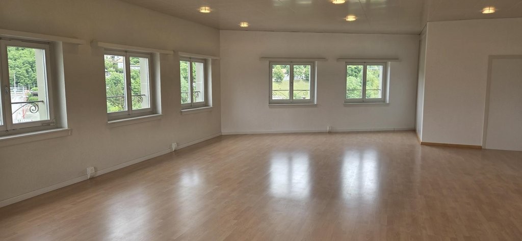 100m² office