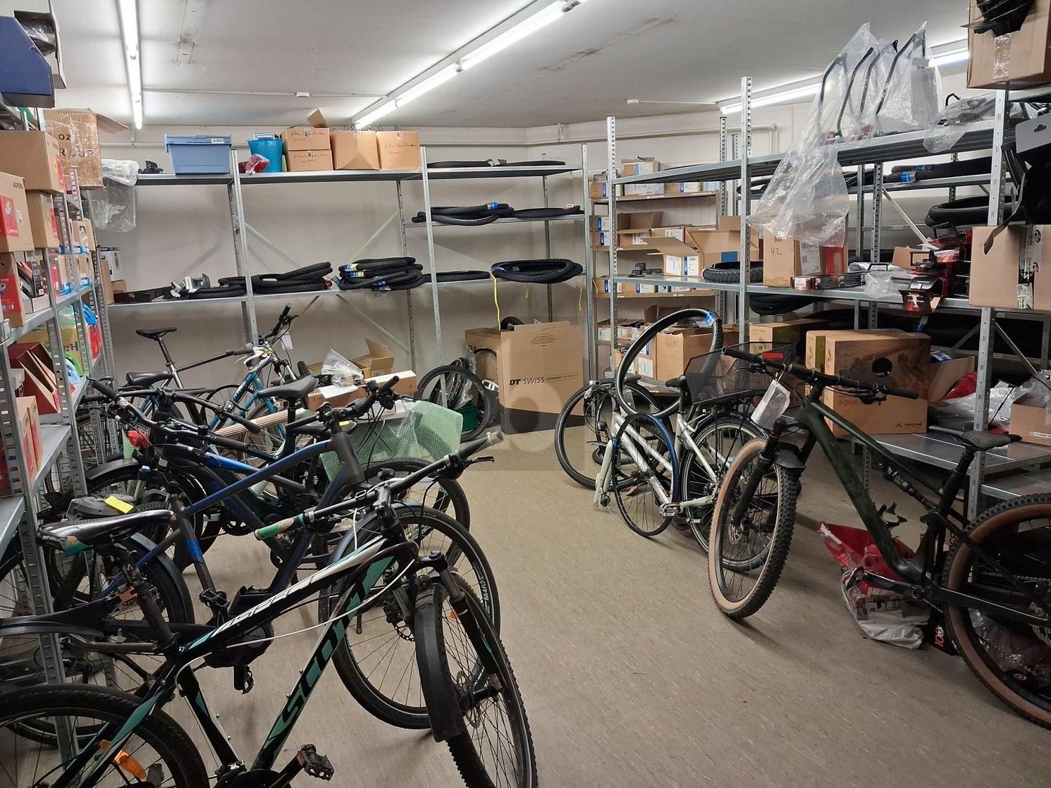 280m² shop