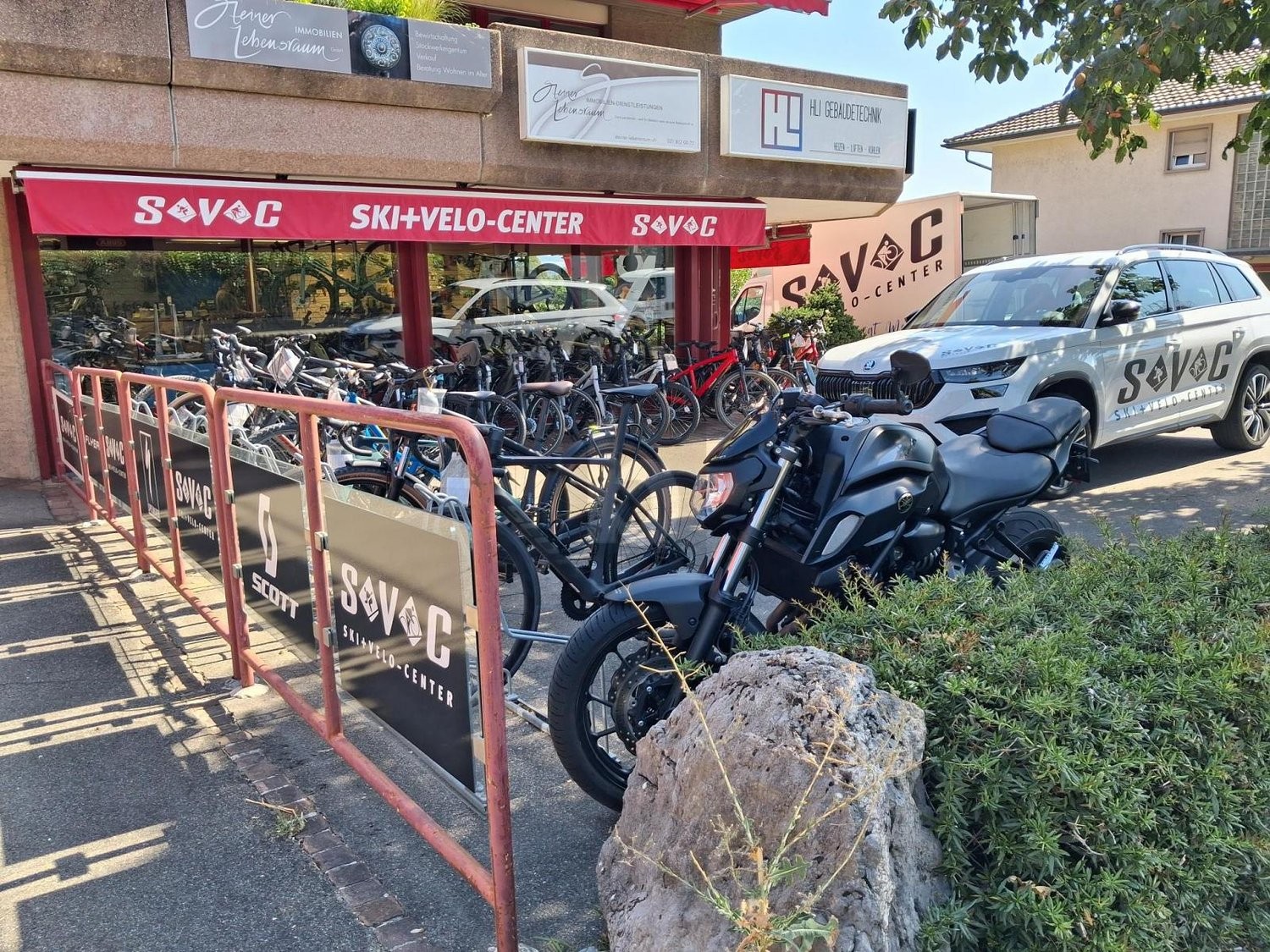 280m² shop