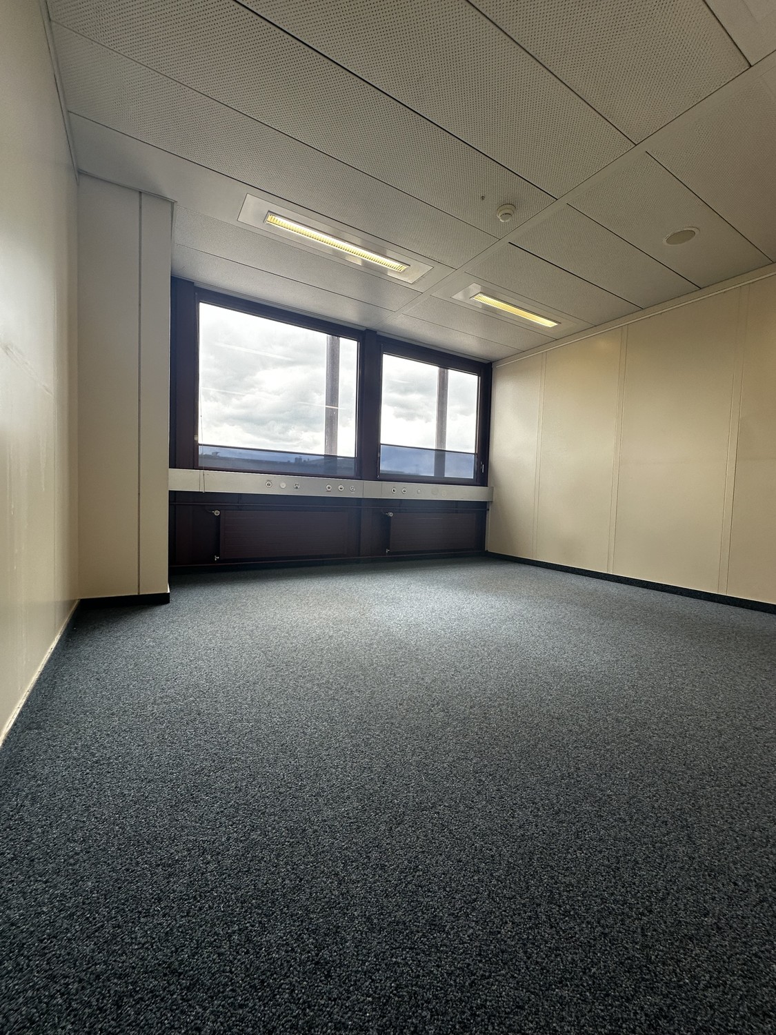 28m² office