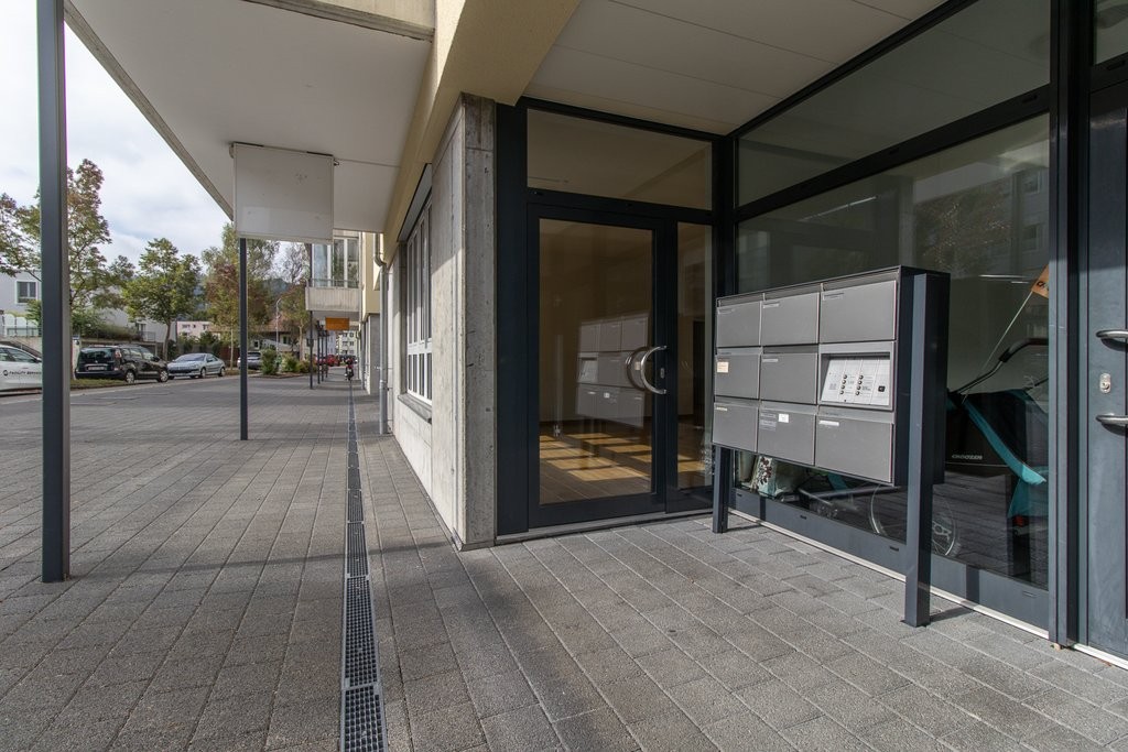 76m² office