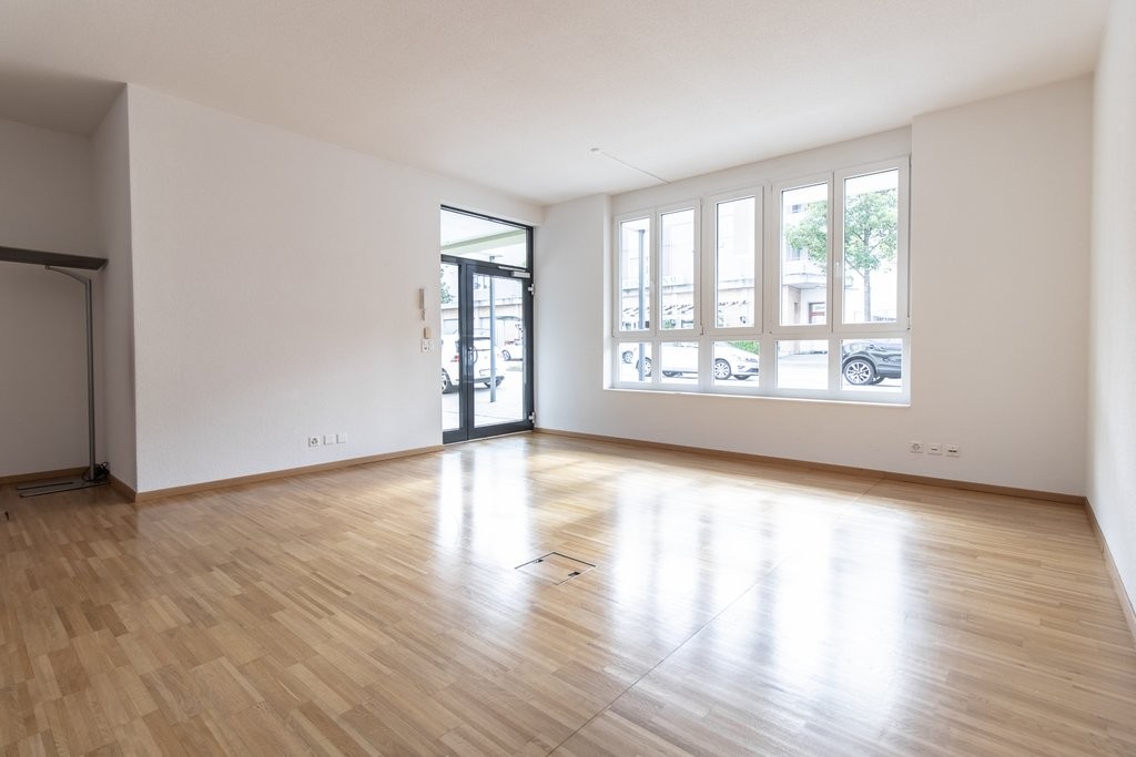76m² office