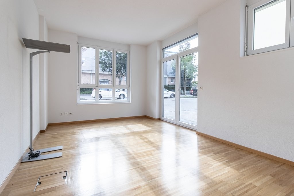 76m² office