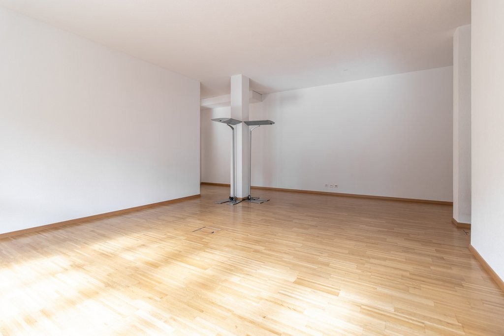 76m² office
