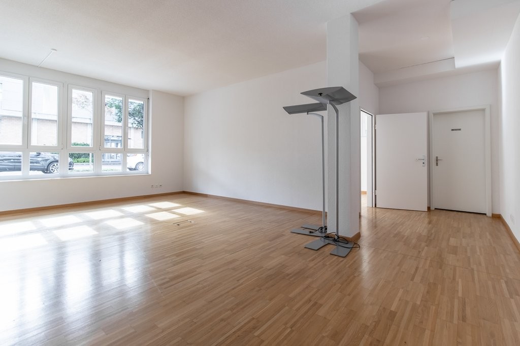 76m² office