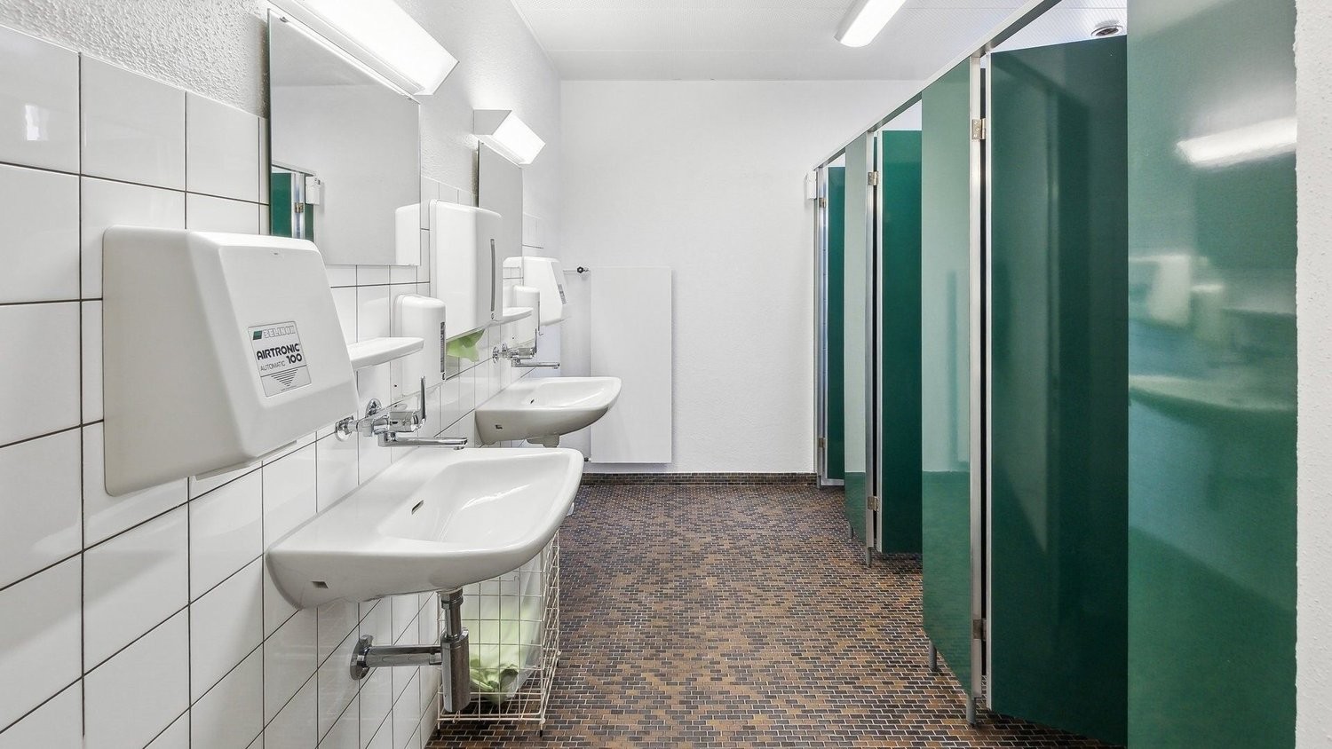 1730m² office