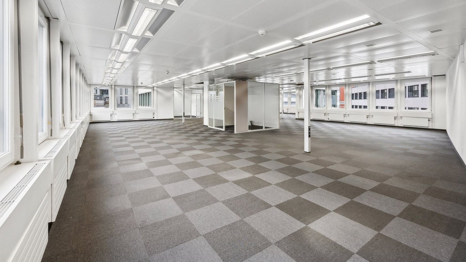 1730m² office