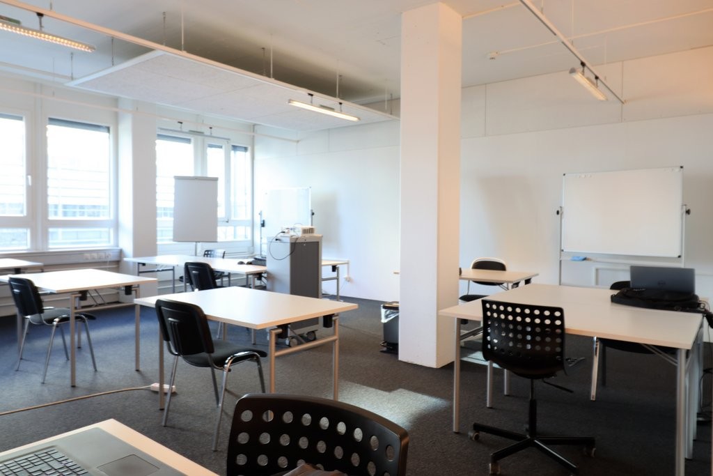 707m² office